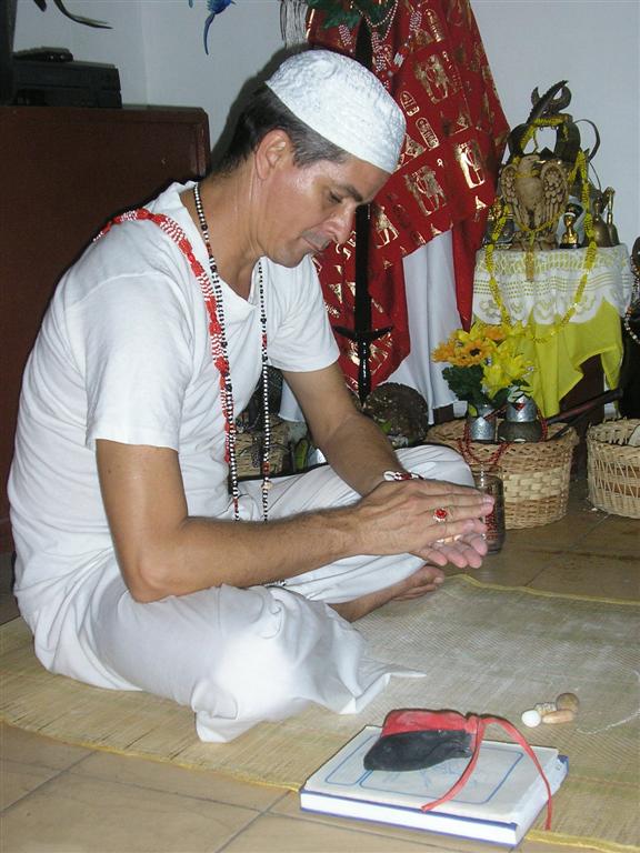 Santero-omo-shangò (Santero de Cuba)