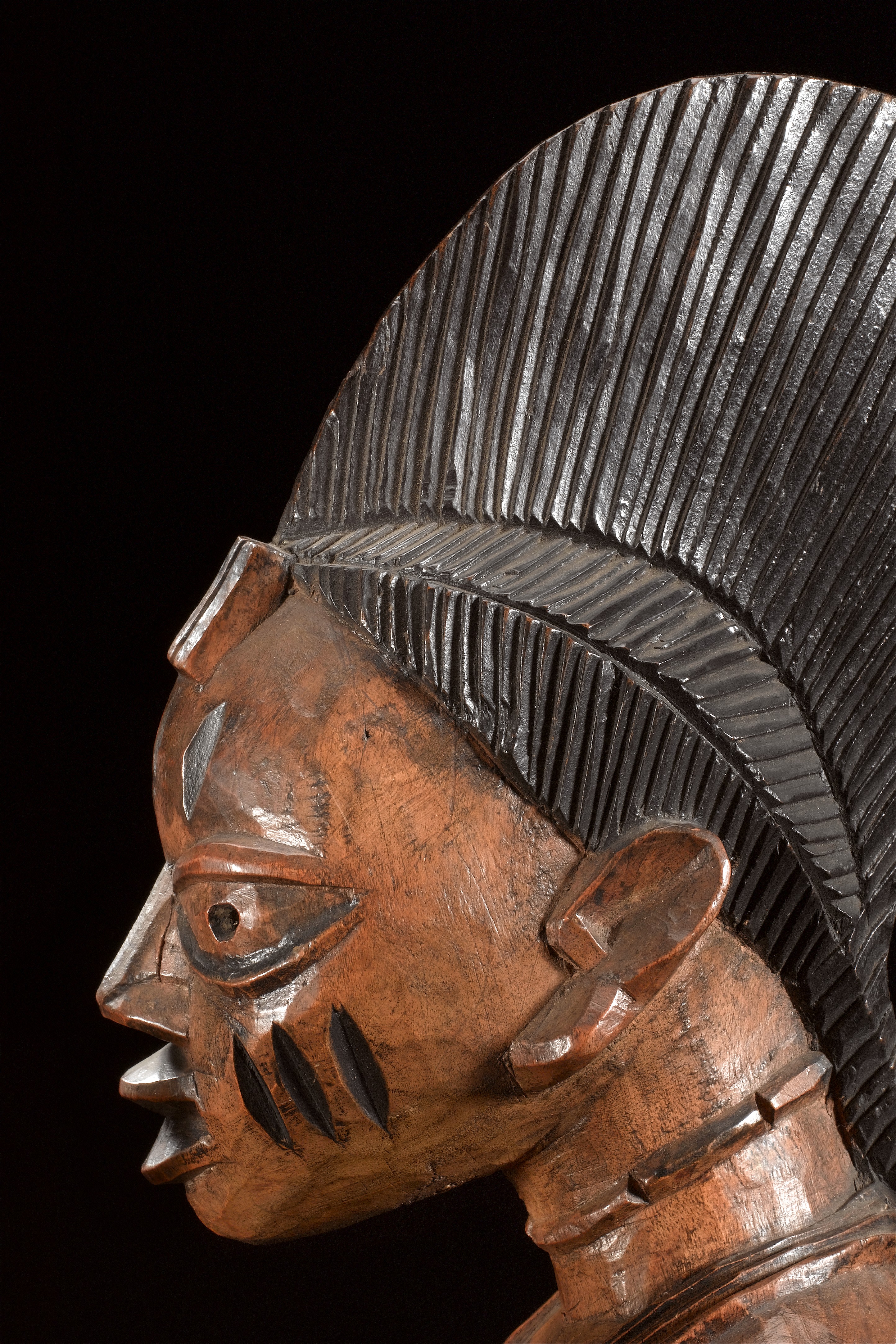 Carved wooden divination bowl called "Adjeke Ifa" or Adjelef